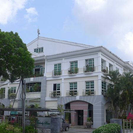 Wesberly Apartments Kuching Exteriör bild